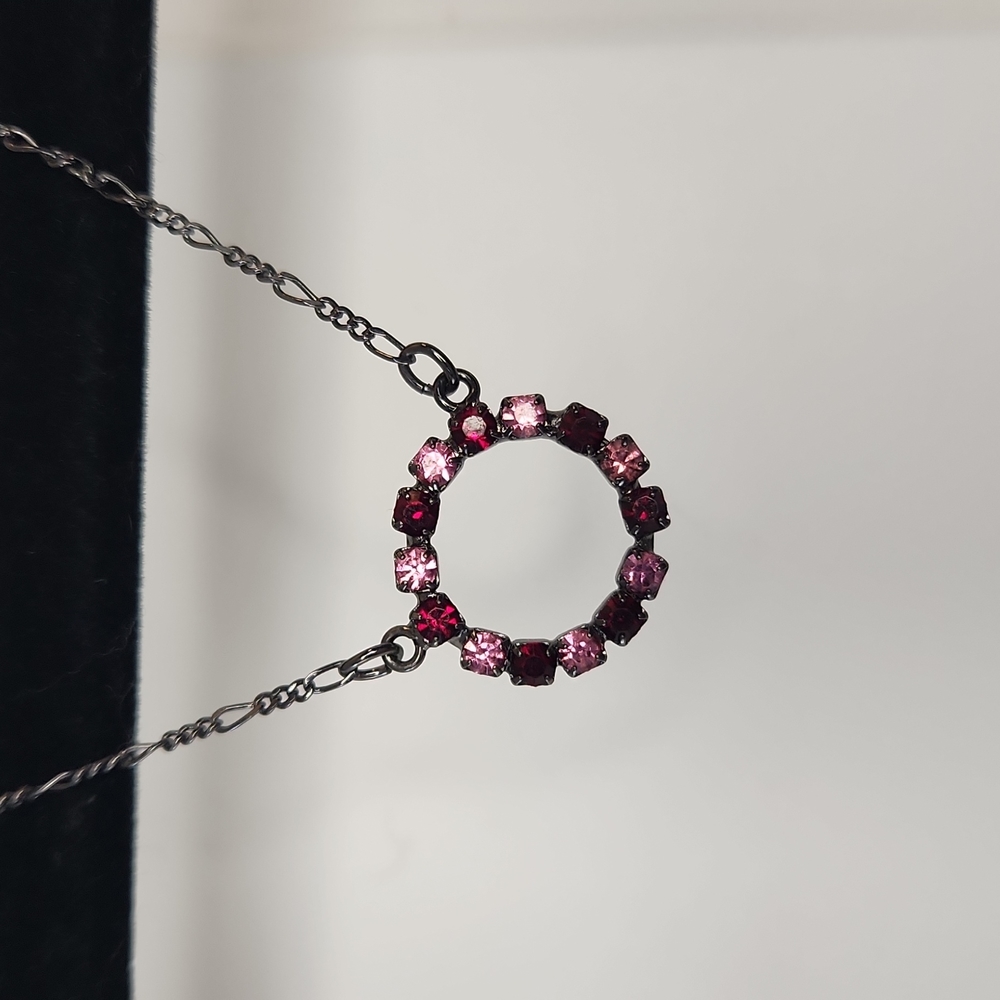 Red and pink stone circular necklace